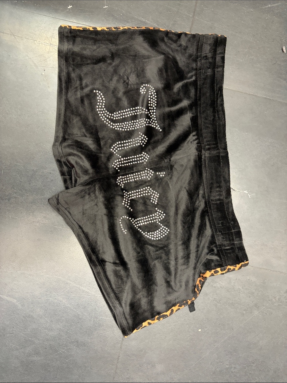 Juicy couture velour short- size m